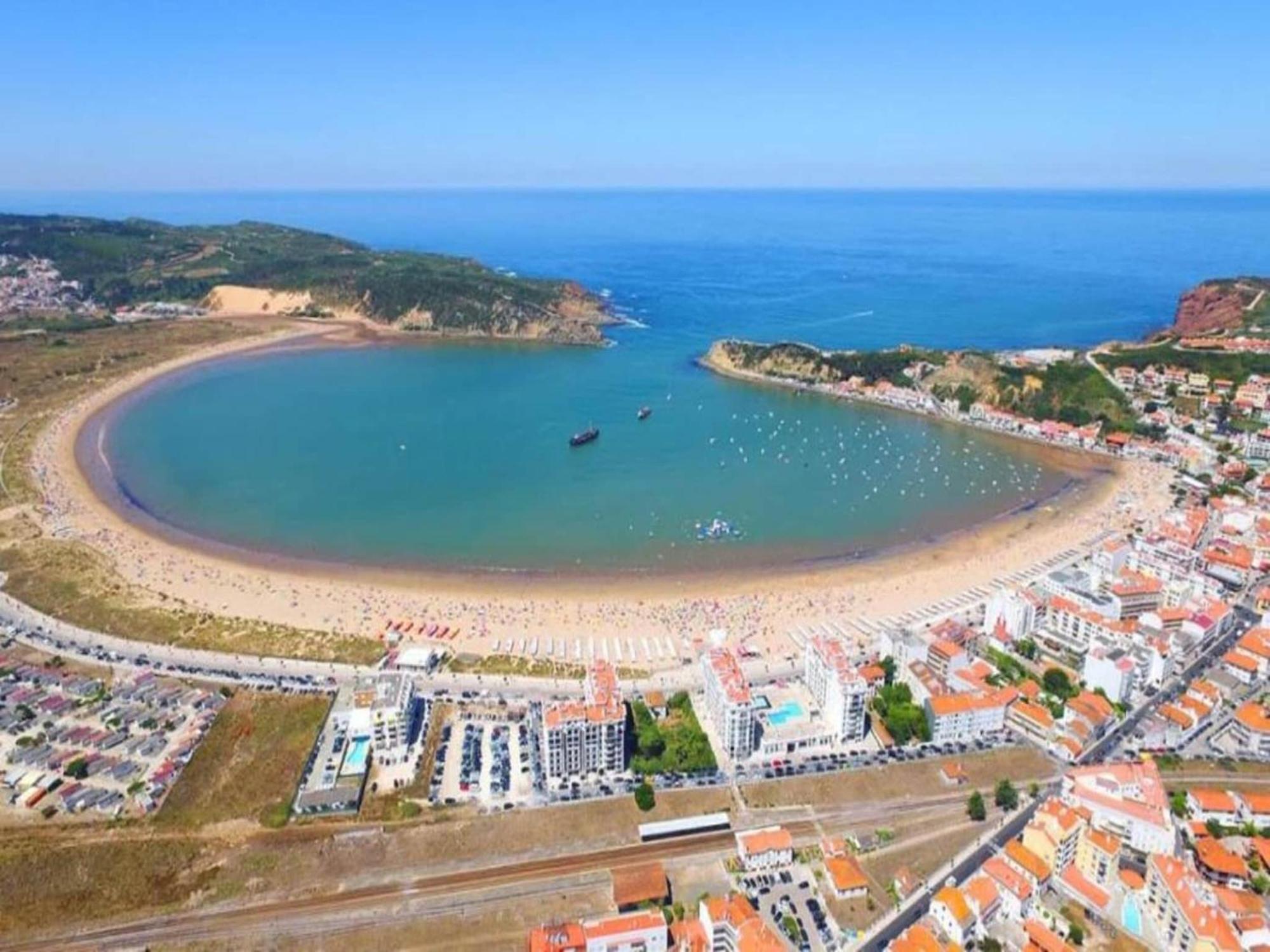 Beautiful Apartment In S O Martinho Do Porto With Balcony Sao Martinho do Porto Bagian luar foto